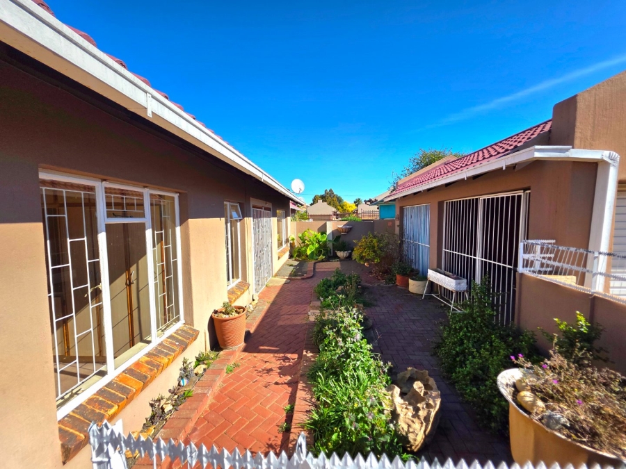 2 Bedroom Property for Sale in Uitsig Free State